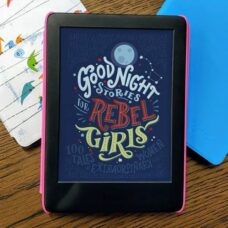 کتاب مصور Goodnight Stories for Rebel Girls جلد ۱ اثر فرانچسکا کاوالو و النا فاویلی